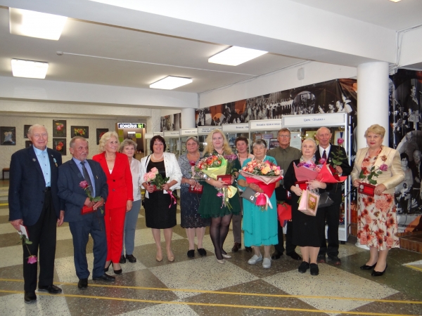 Торжественная церемония вручения знаков отличия гражданам, удостоенным почетного звания «Заслуженный работник города Апатиты»